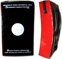 BUSHI Tarcza do Kopnięć Profilowana z Kółkiem Czarno-Czerwona 50 x 30 cm