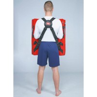 BELTOR Duża Tarcza na Szelkach KAME do Karate Kyokushin Czerwona 76 x 76 cm