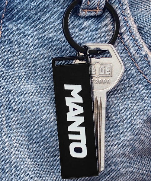 MANTO Breloczek do Kluczy Metalowy LOGOTYPE