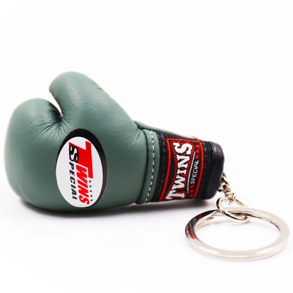 TWINS SPECIAL Breloczek Do Kluczy Rękawica Bokserska Oliwkowa